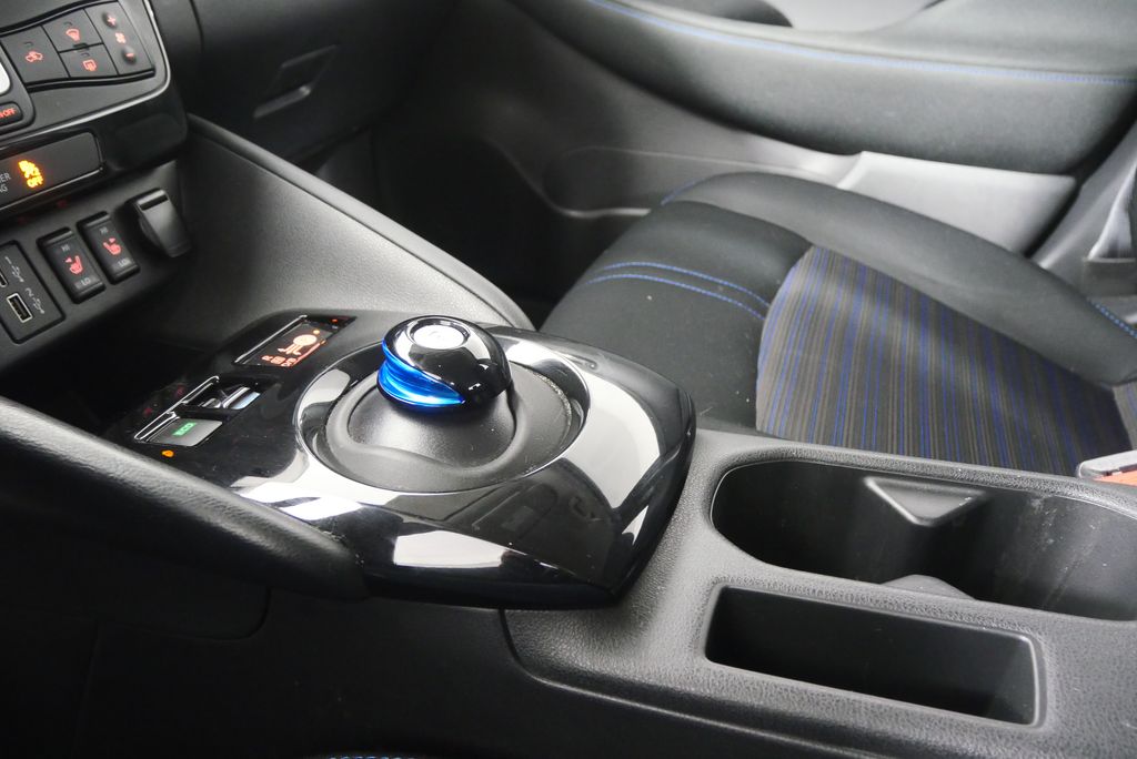 Thumbnail: 2022 Nissan Leaf - 24