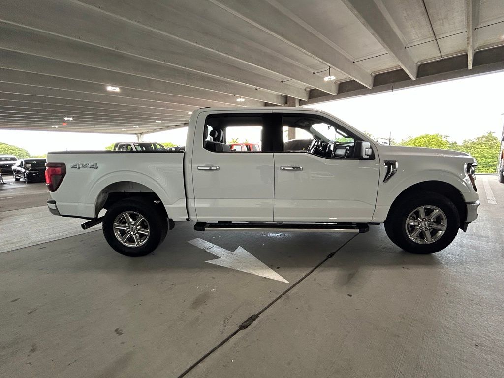 Used 2025 Oxford White Ford XLT image 6