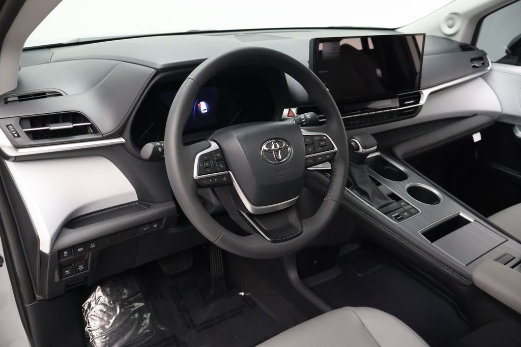 Thumbnail: 2025 Toyota Sienna - 15