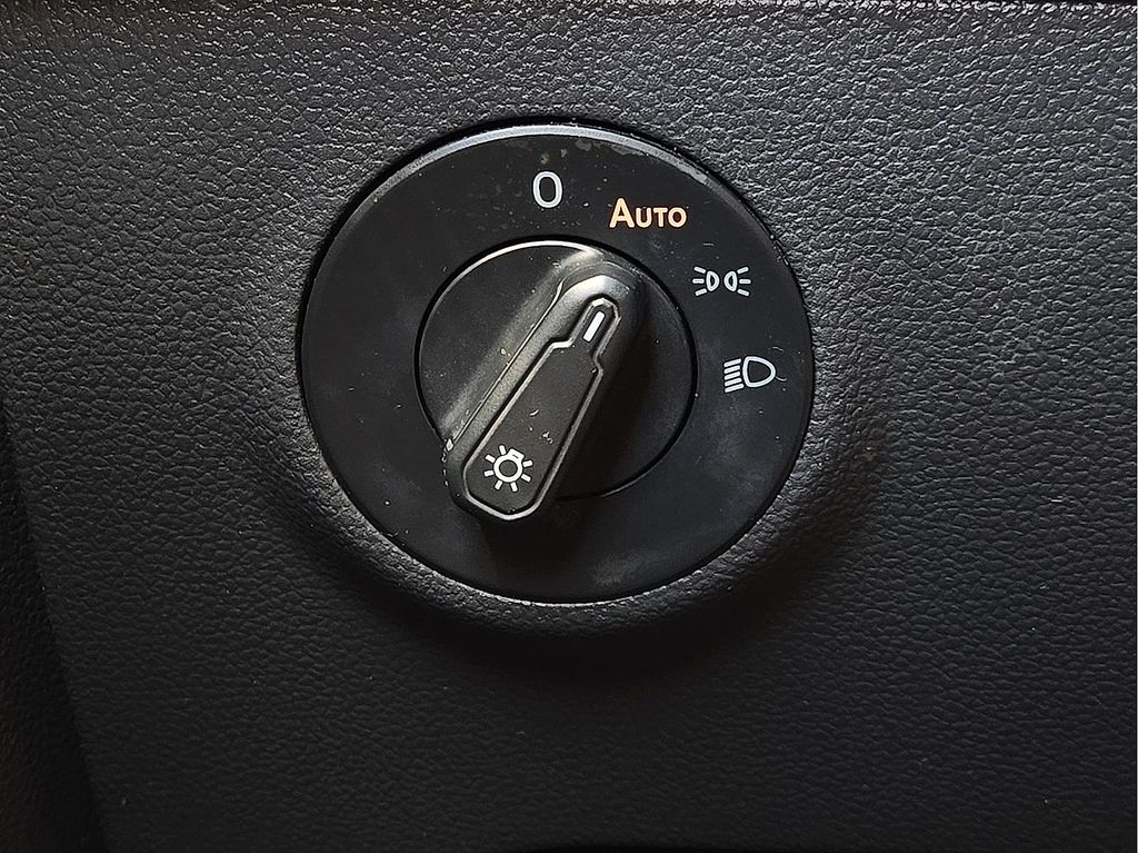 2022 Volkswagen Taos SEL - Photo 17