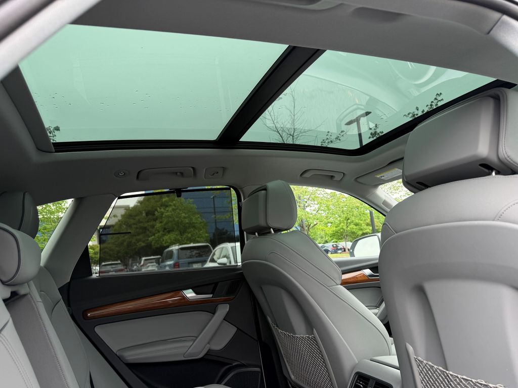 Thumbnail: 2023 Audi Q5 - 10