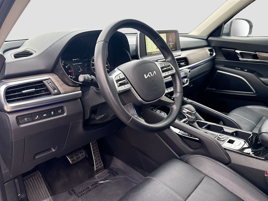 Used 2022 Silver Kia SX image 9