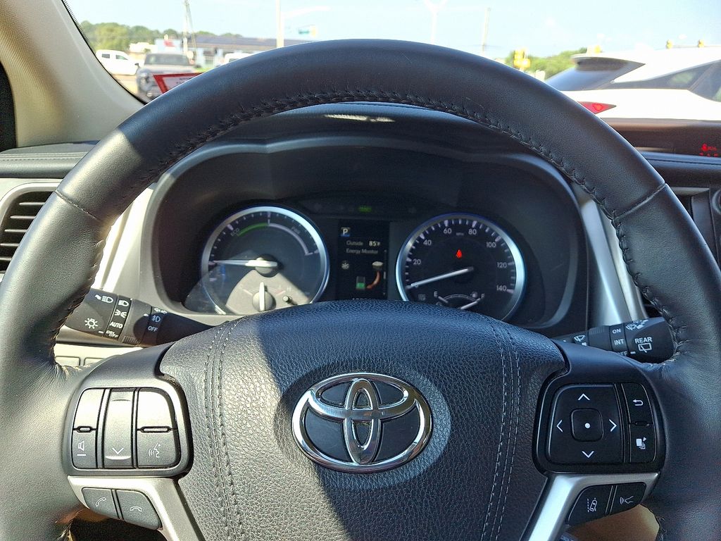 Thumbnail: 2017 Toyota Highlander - 20