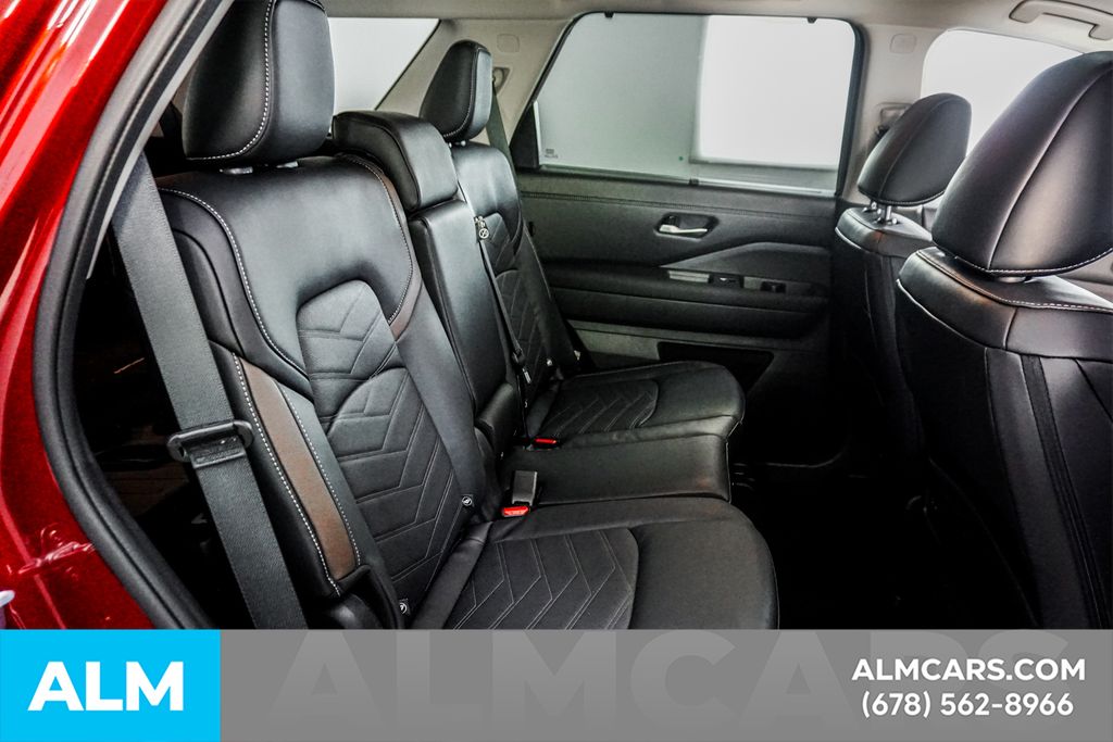 Used 2025 Red Nissan Platinum image 20