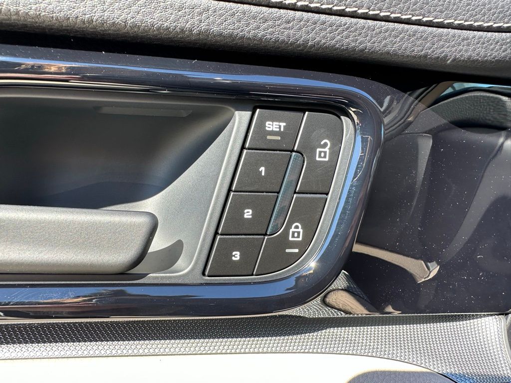 Thumbnail: 2026 Porsche Panamera - 19