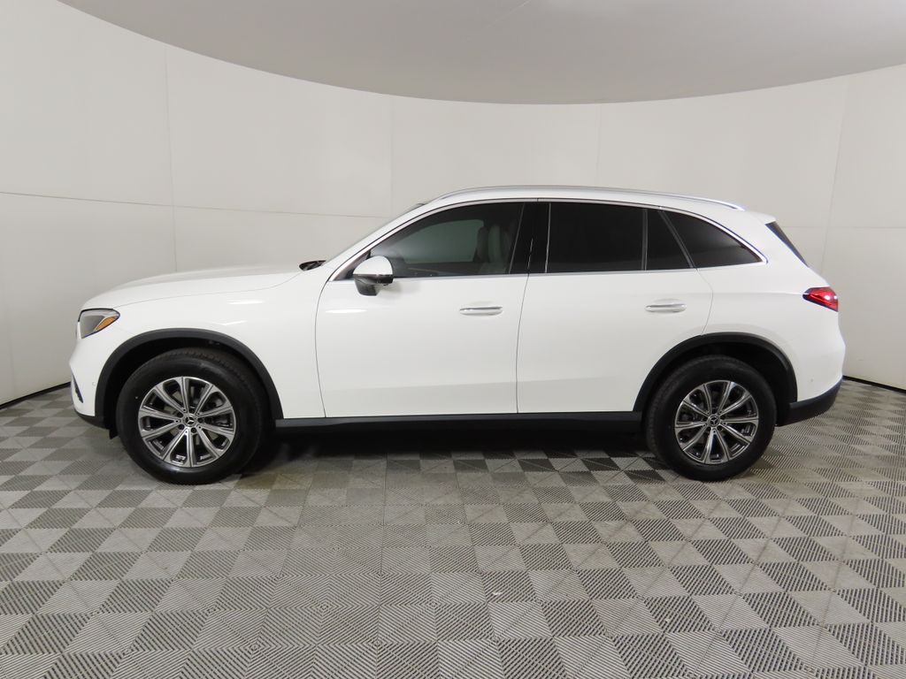 2025 Mercedes-Benz GLC 300 8