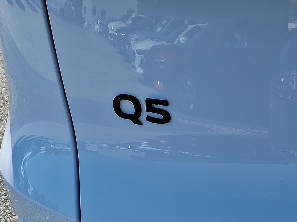 Thumbnail: 2025 Audi Q5 - 11