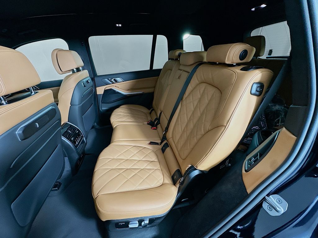 Thumbnail: 2026 BMW X7 - 17