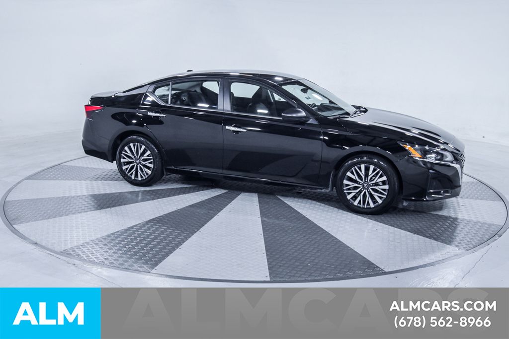 Used 2025 Black Nissan 2.5 SV image 13