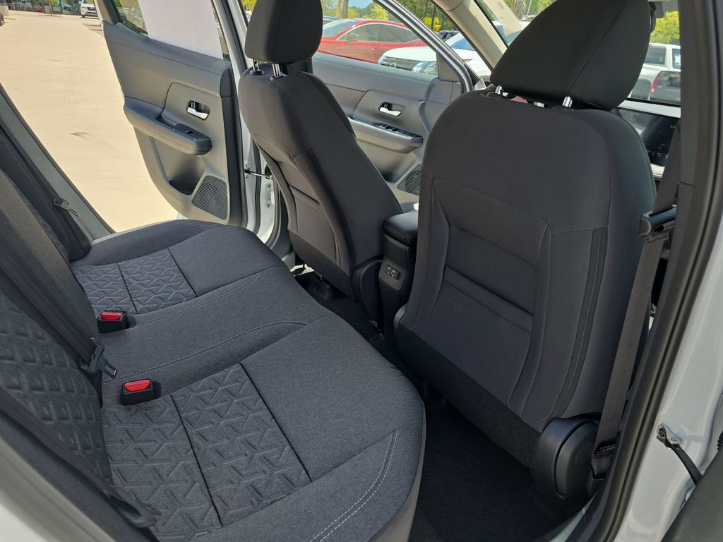 2025 Aspen White Tricoat/Super Black Nissan Kicks SV FWD SUV