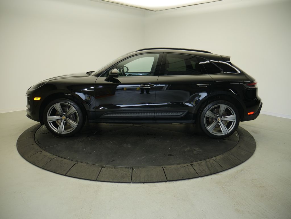 Thumbnail: 2023 Porsche Macan - 2