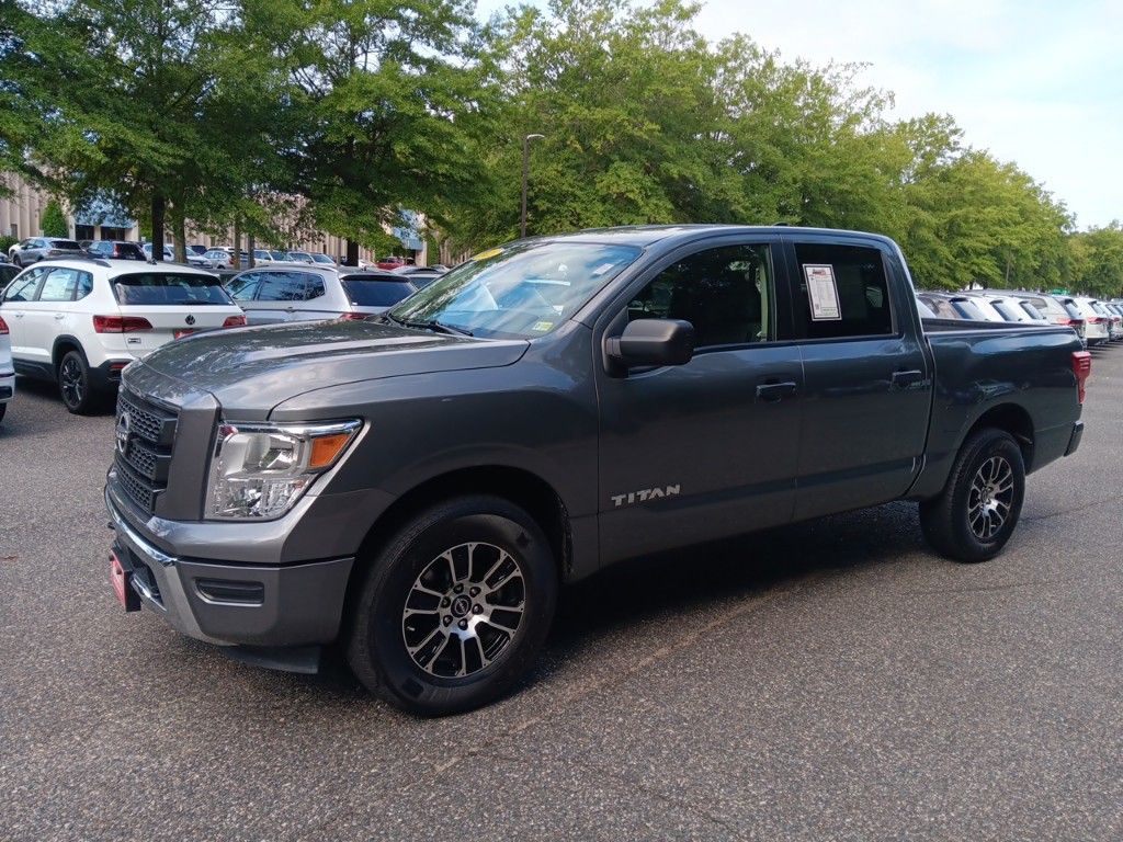 2023 Nissan Titan SV 2