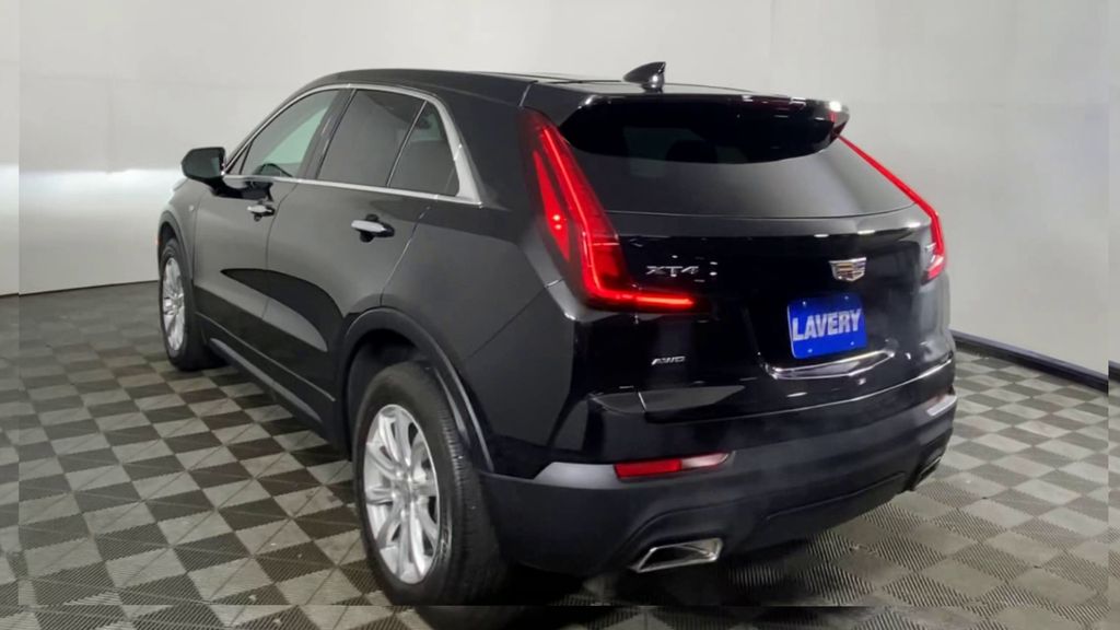 2022 Cadillac XT4 Luxury 7