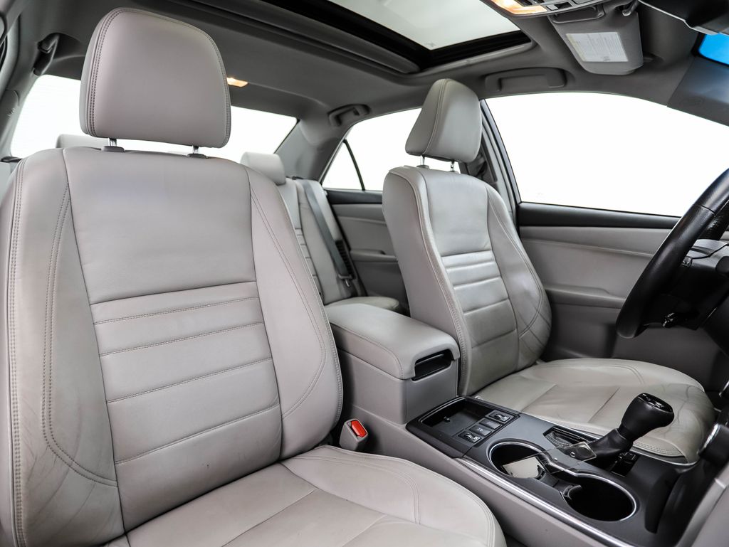 Thumbnail: 2015 Toyota Camry - 31