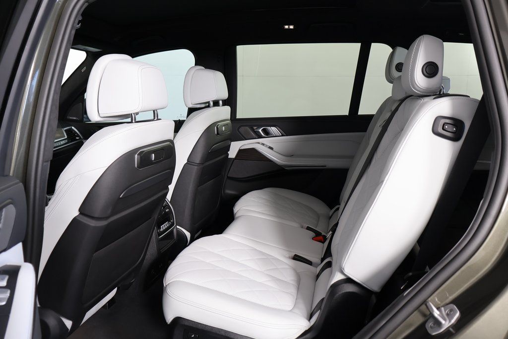 Thumbnail: 2025 BMW X7 - 11