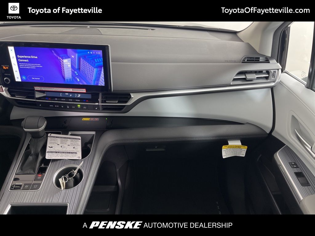 2025 Toyota Sienna XLE 21