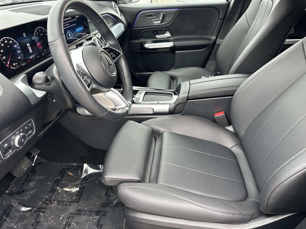 Thumbnail: 2025 Mercedes-Benz GLB - 28