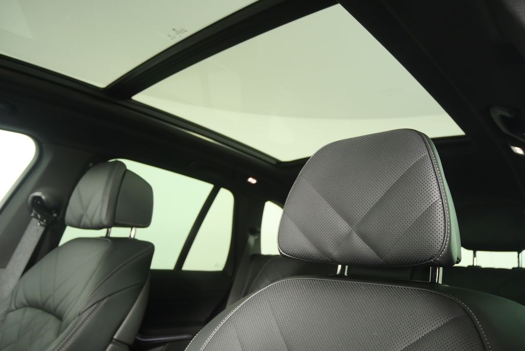 Thumbnail: 2026 BMW X5 - 12