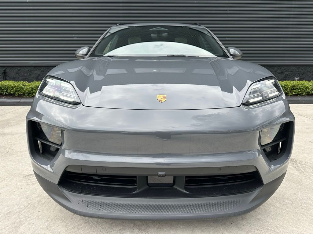 Thumbnail: 2026 Porsche Macan - 8