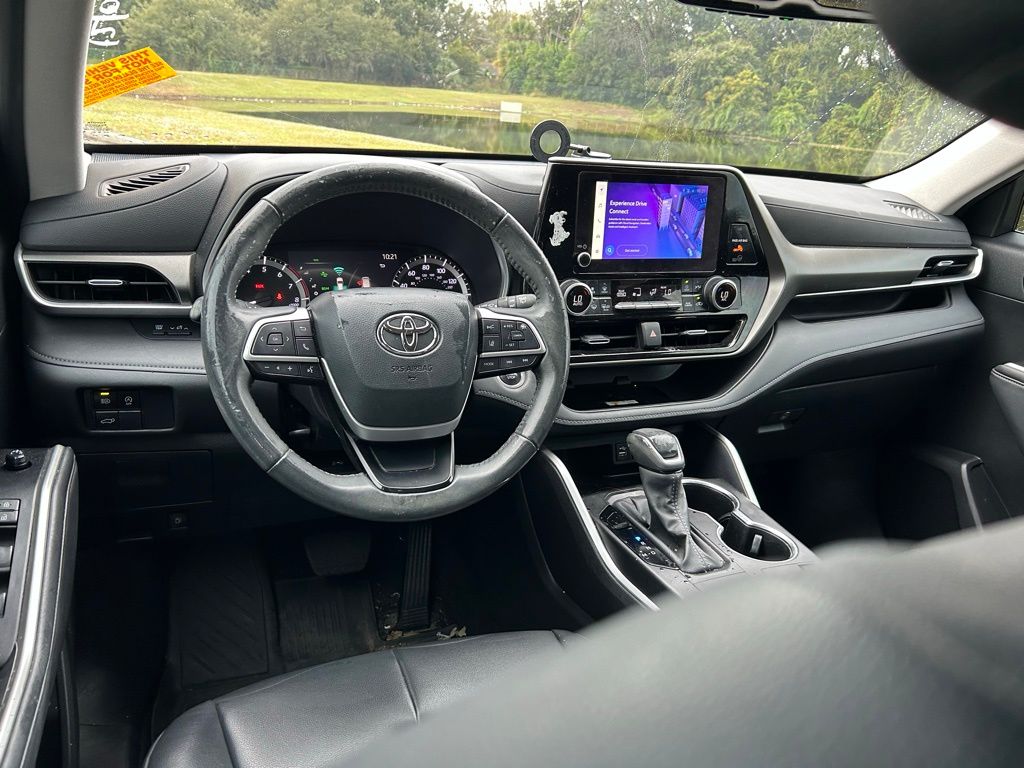 Thumbnail: 2024 Toyota Highlander - 12