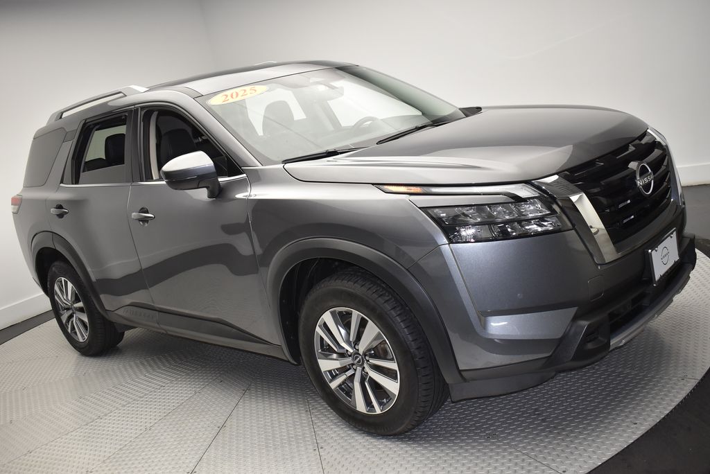 Thumbnail: 2025 Nissan Pathfinder - 3