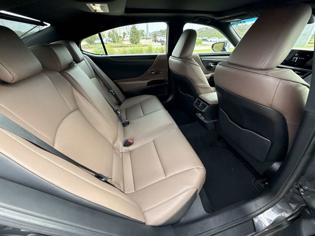 Thumbnail: 2025 Lexus ES - 17