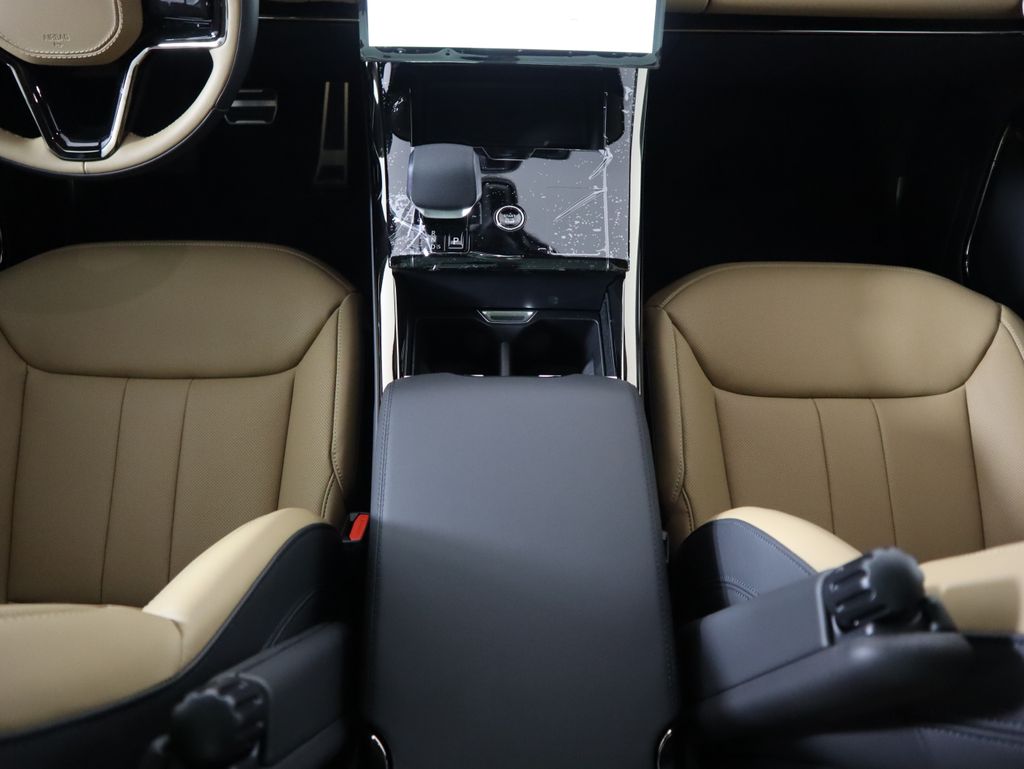 Thumbnail: 2026 Land Rover Range Rover Sport - 18