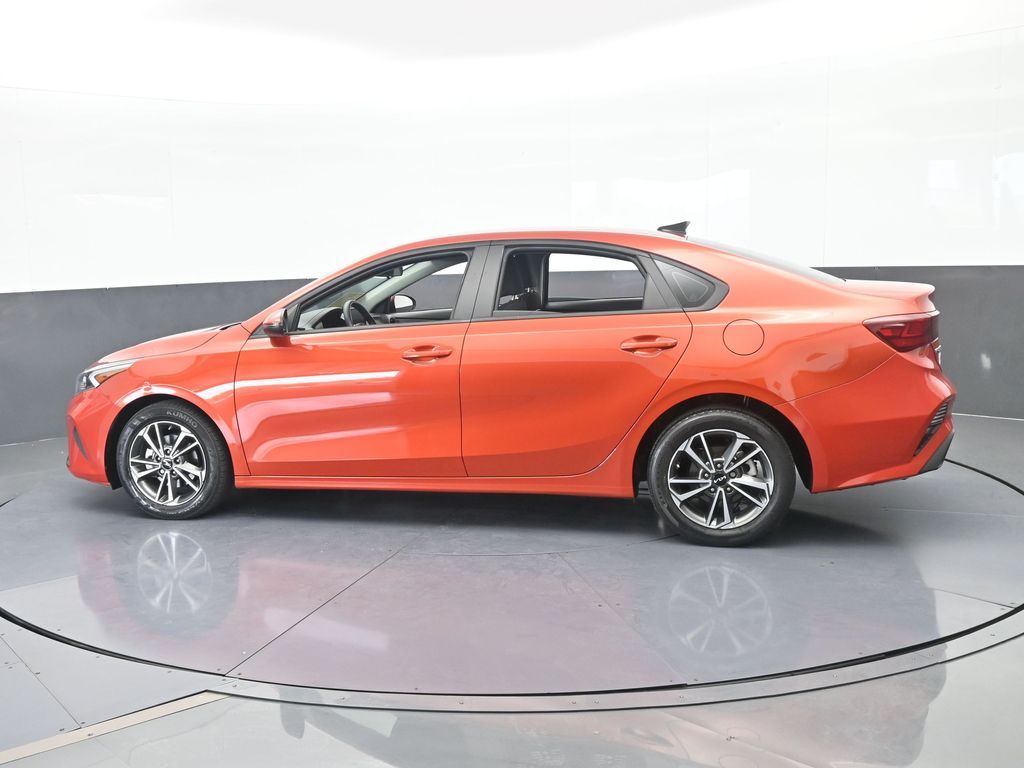 Used 2023 Fire Orange Kia LXS image 3