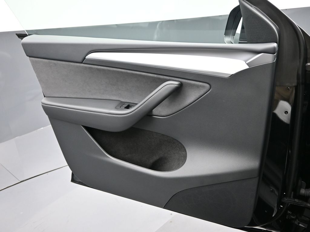 2025 Tesla Model Y Long Range Dual Motor All-Wheel Drive