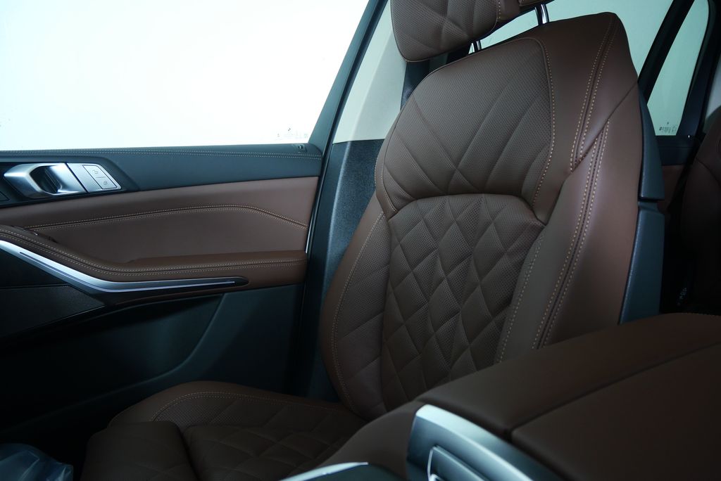 Thumbnail: 2026 BMW X7 - 24