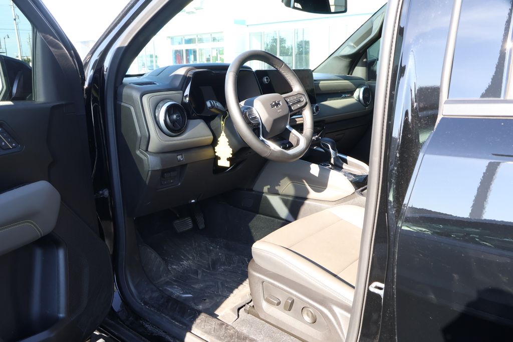 Thumbnail: 2024 Chevrolet Colorado - 12
