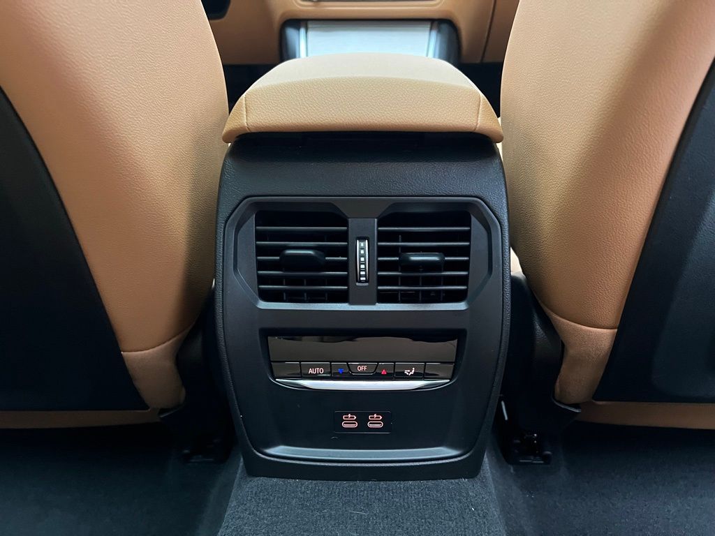 Thumbnail: 2025 BMW 3 Series - 9