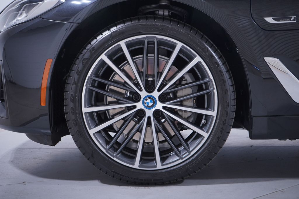 Thumbnail: 2023 BMW 5 Series - 2