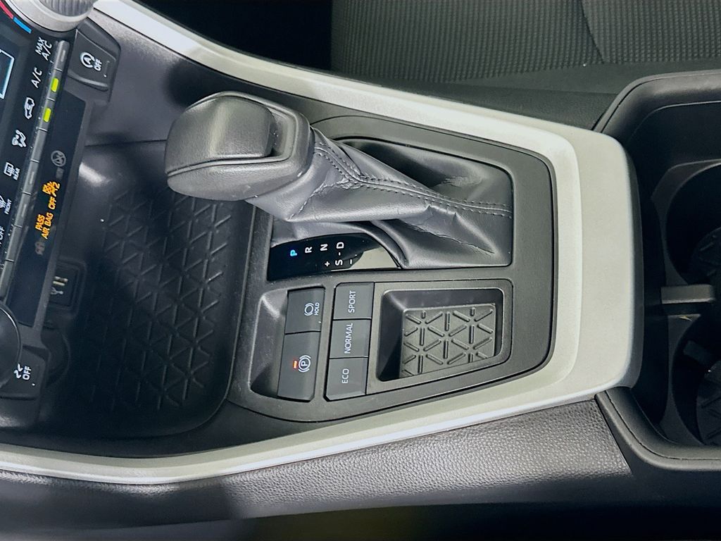 Thumbnail: 2024 Toyota RAV4 - 17