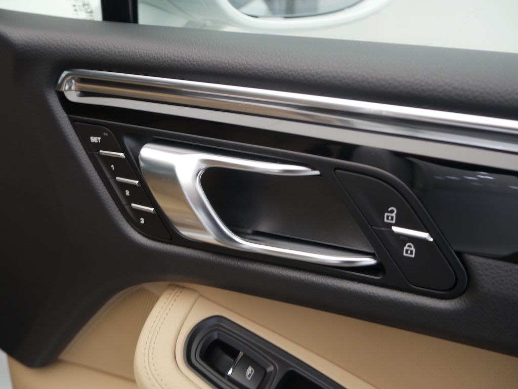 Thumbnail: 2026 Porsche Macan - 26