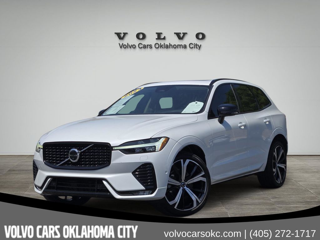 2023 Volvo XC60 B5 Ultimate Dark Theme