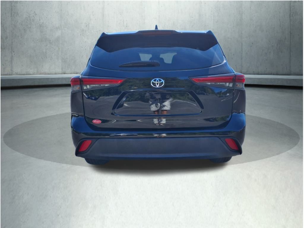 2022 Toyota Highlander LE photo 19