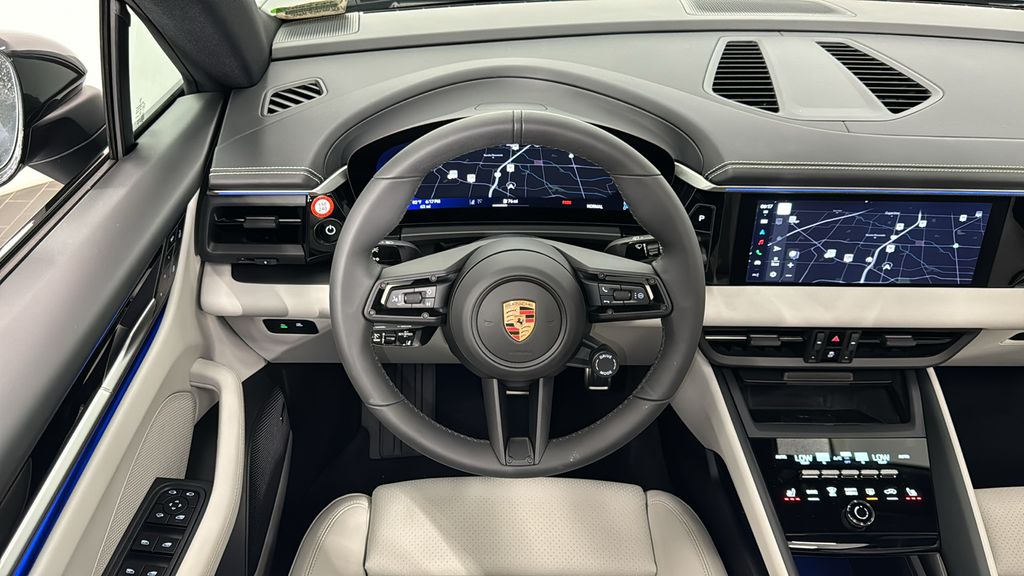 Thumbnail: 2025 Porsche Macan - 17