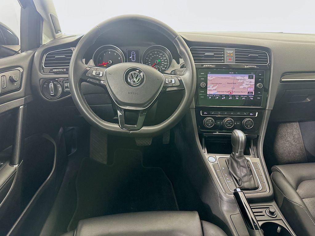 Thumbnail: 2018 Volkswagen e-Golf - 23