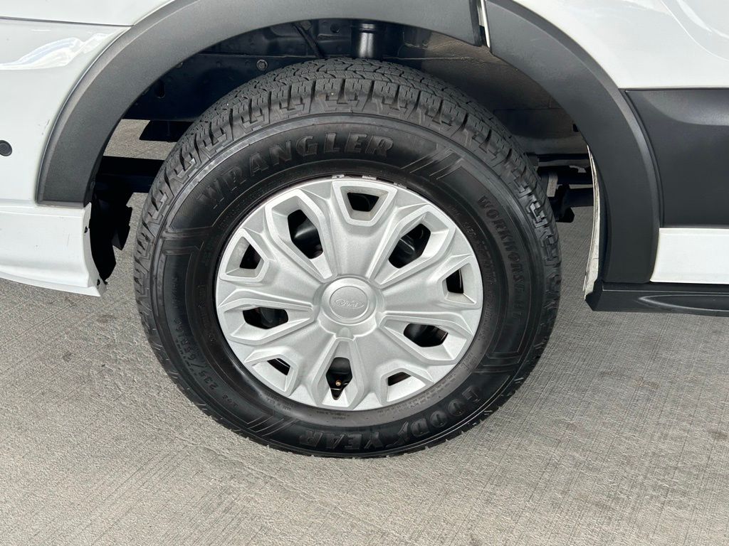 Used 2024 Oxford White Ford XLT image 25