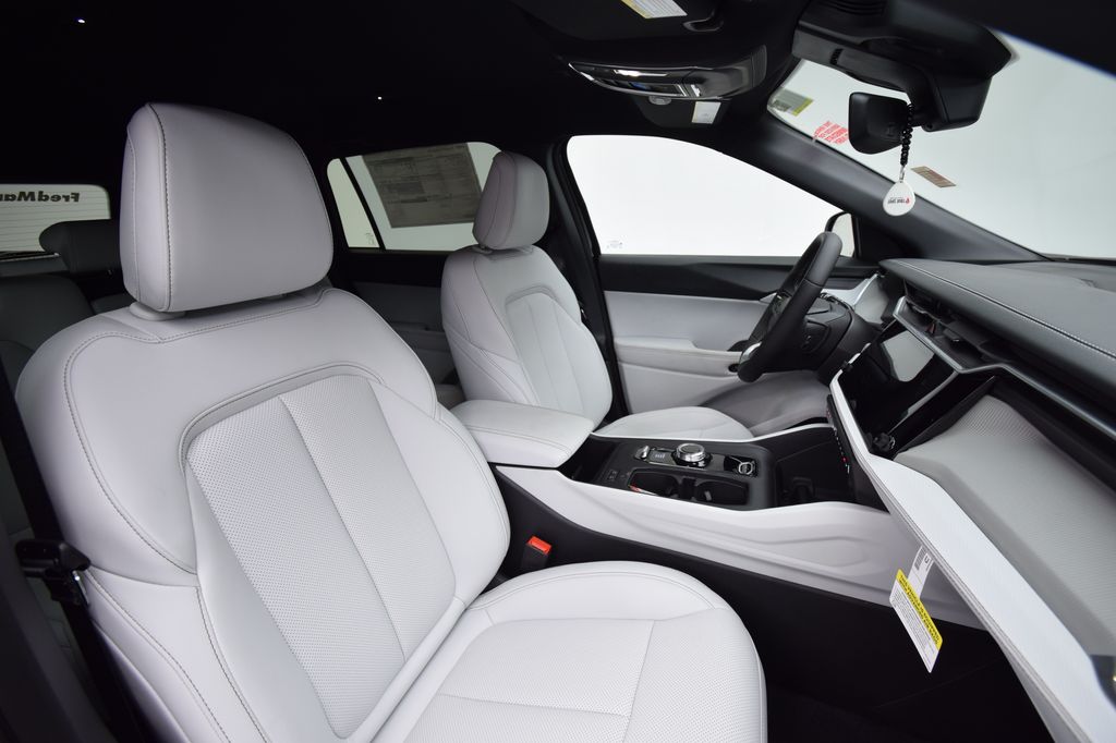 new 2026 Jeep Cherokee car, priced at $42,713