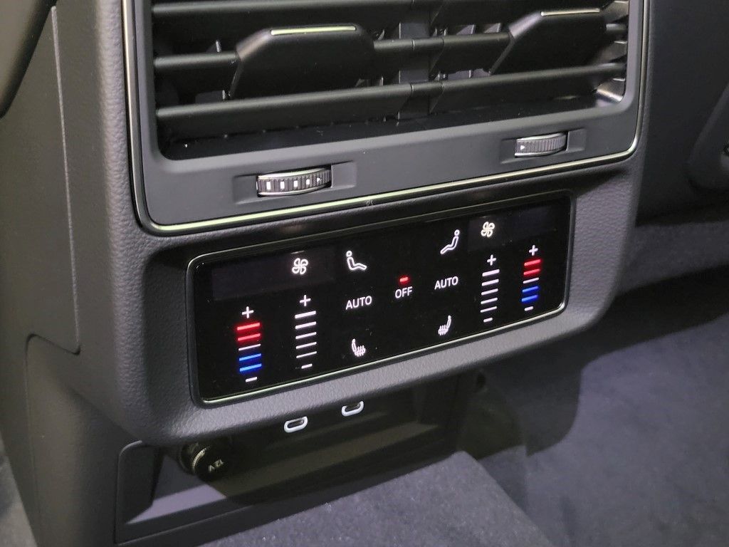 Thumbnail: 2026 Audi Q7 - 24