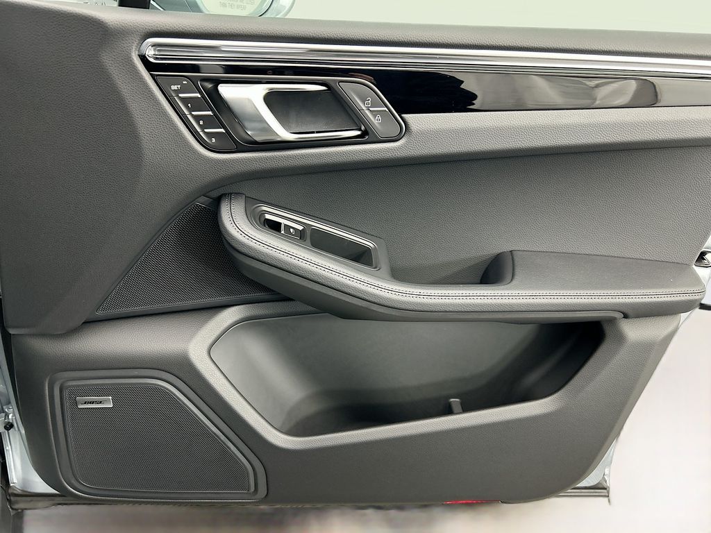 Thumbnail: 2026 Porsche Macan - 26