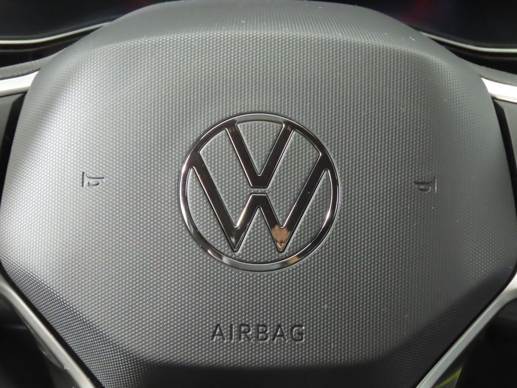 Thumbnail: 2023 Volkswagen Jetta - 16