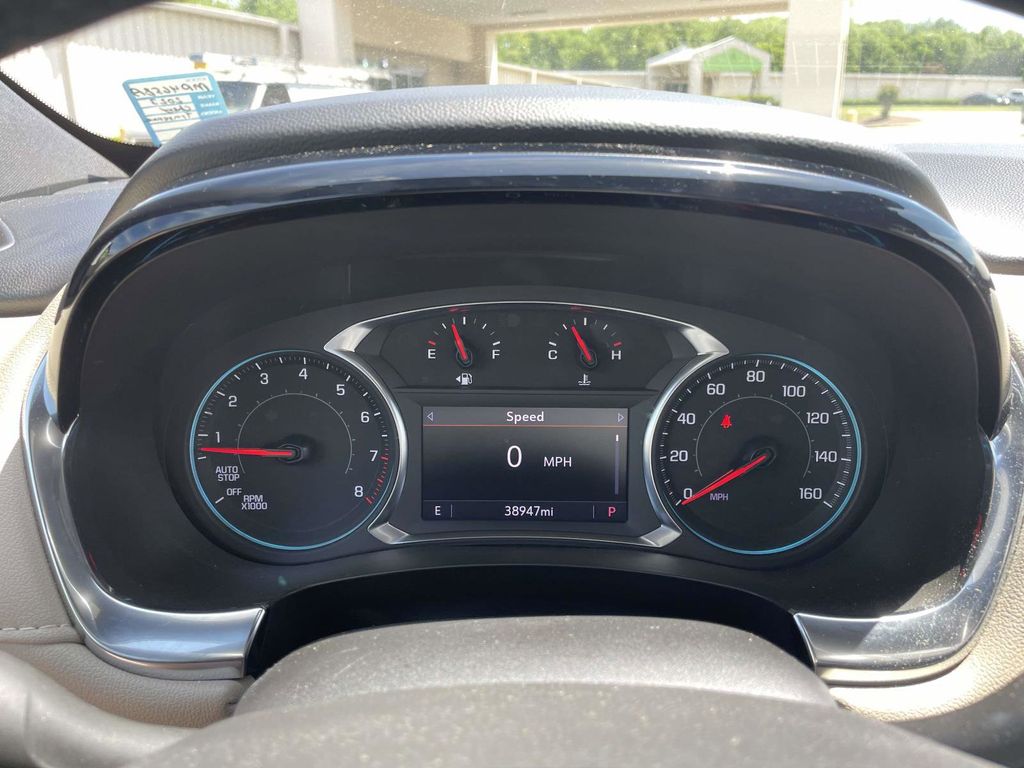 2023 Summit White Chevrolet Traverse LT Leather FWD SUV