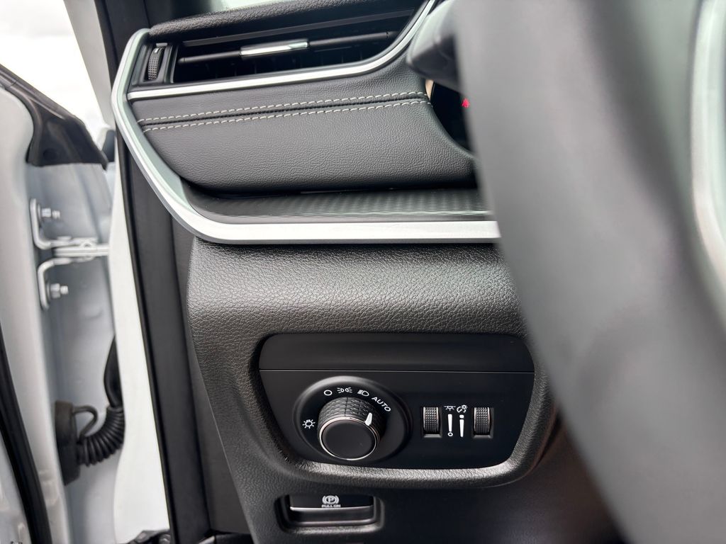 Used Car 2025 Jeep Grand Cherokee  Altitude For Sale Under $40,000 In Austin, Texas