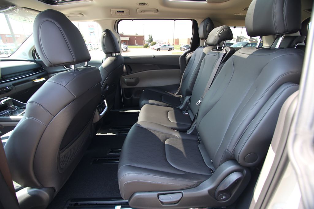 New 2027 Kia Carnival MPV Van