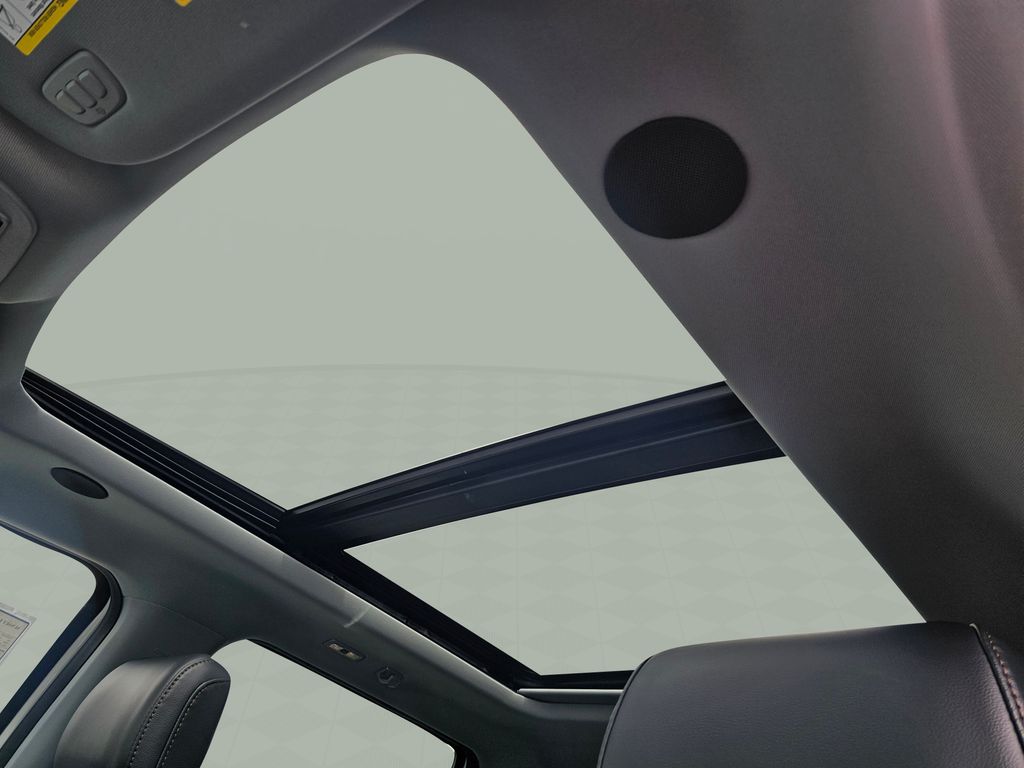 New 2025 White Ford Lariat image 26