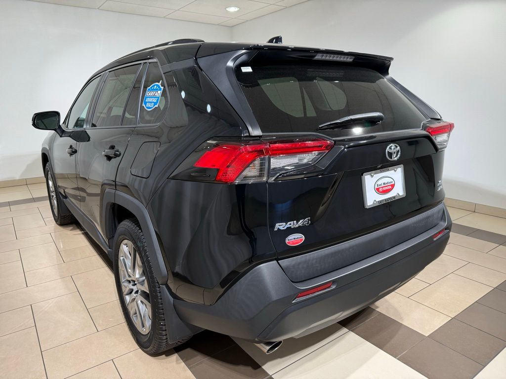 Thumbnail: 2019 Toyota RAV4 - 3