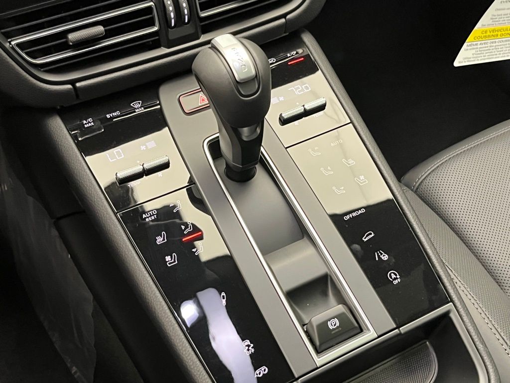 Thumbnail: 2025 Porsche Macan - 16